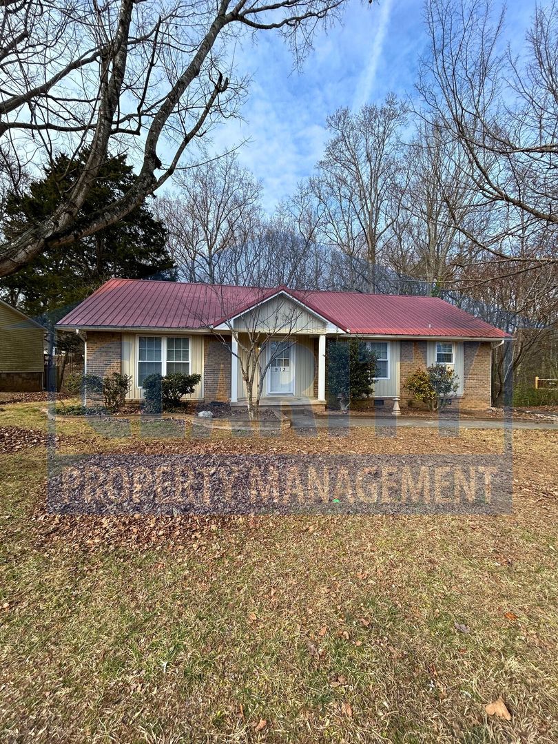 Cleveland House: 913 Whisperwood Trl NE