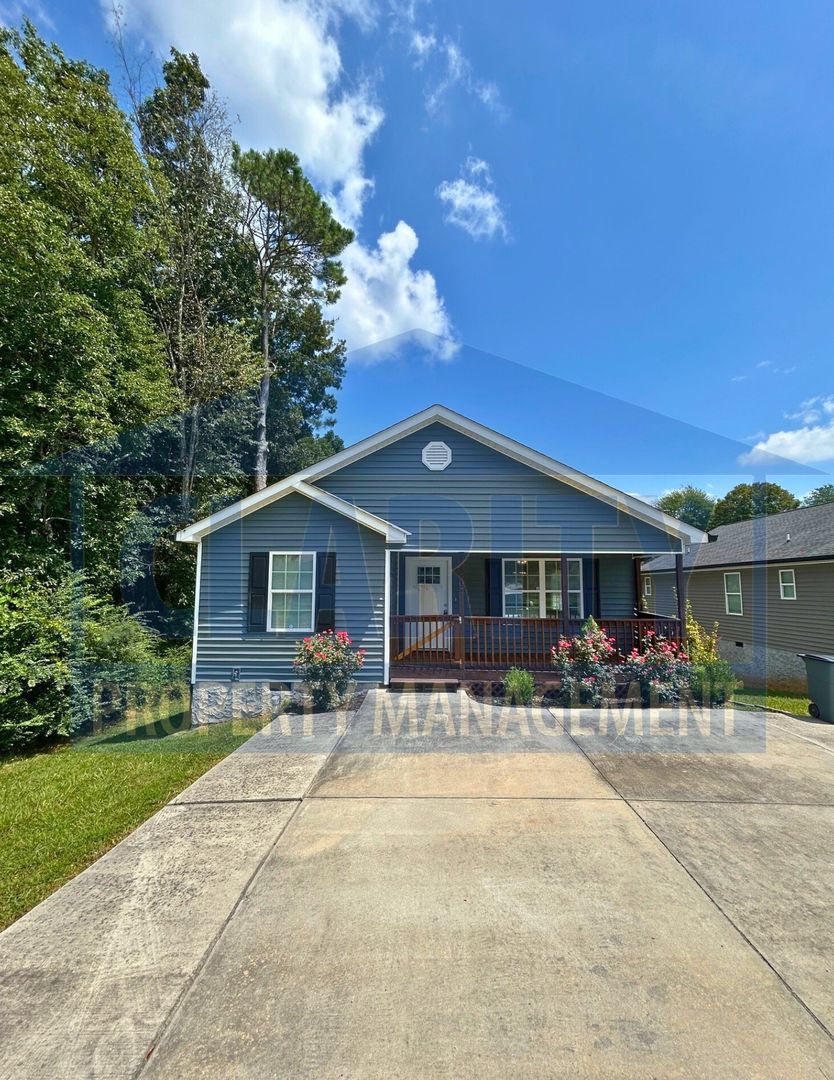 Cleveland House: 2707 SE Woodland Drive