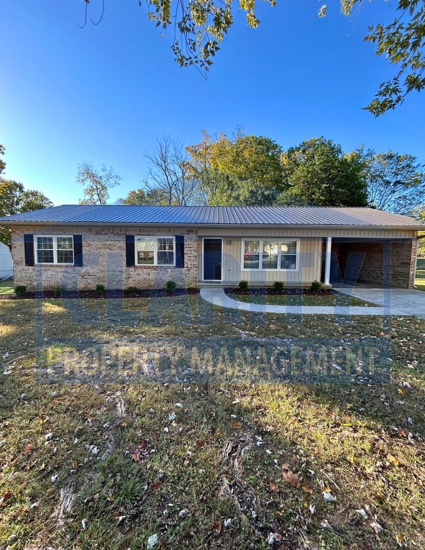 Cleveland House: 146 Carrie Drive NW