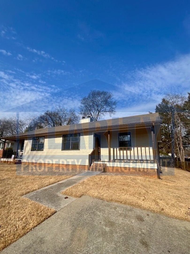 Cleveland Apartment: Village Green Drive NW