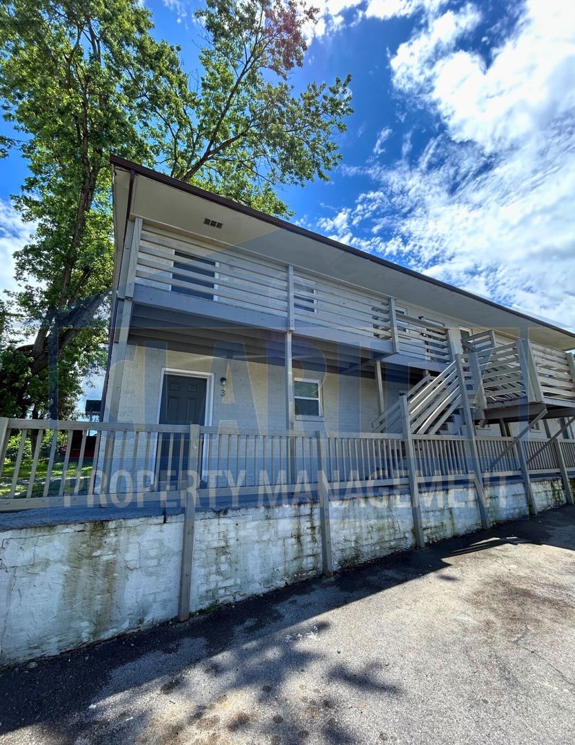 Cleveland Apartment: 580 Dooley St. NE