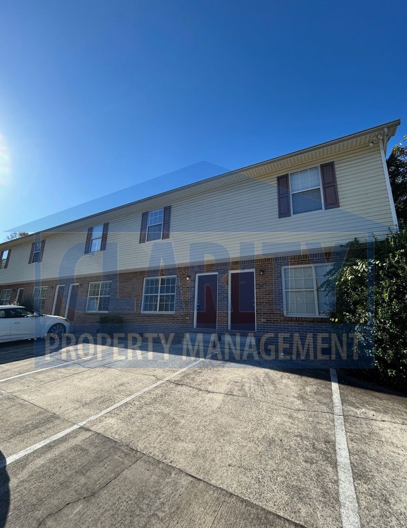 Cleveland Apartment: 15th Street NE