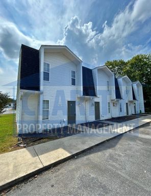 Two bedroom townhome! – photo 1