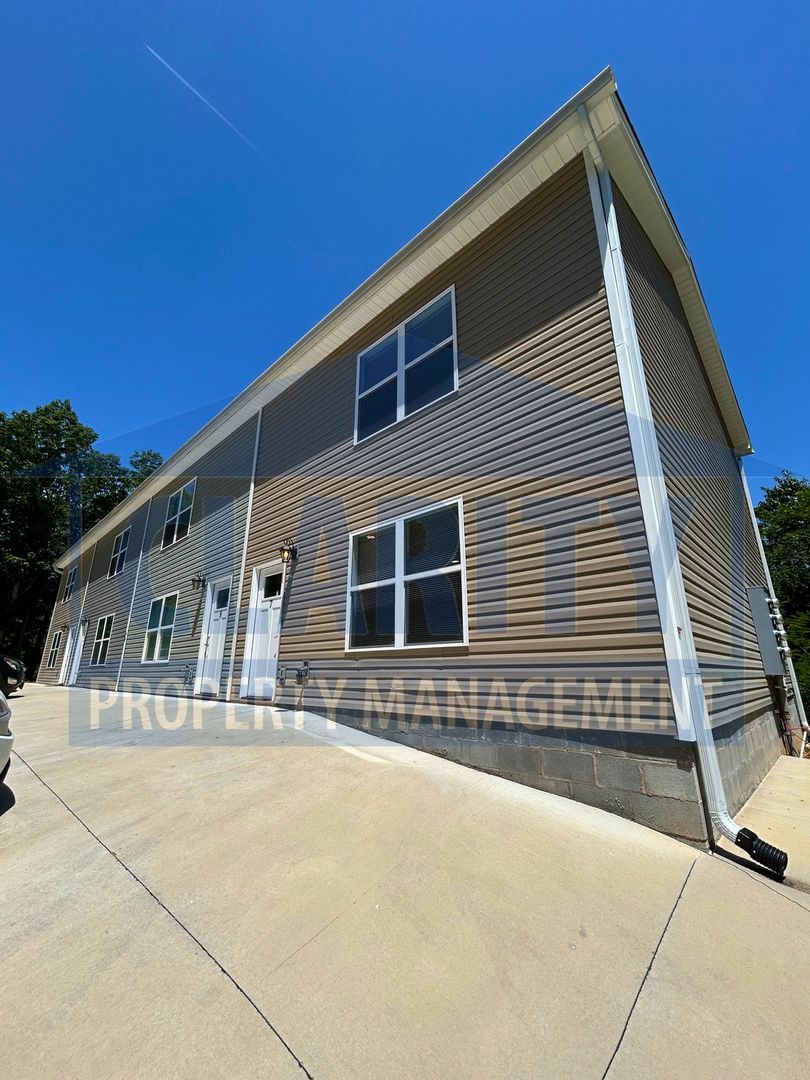 Cleveland Apartment: 3001 Adkisson Dr