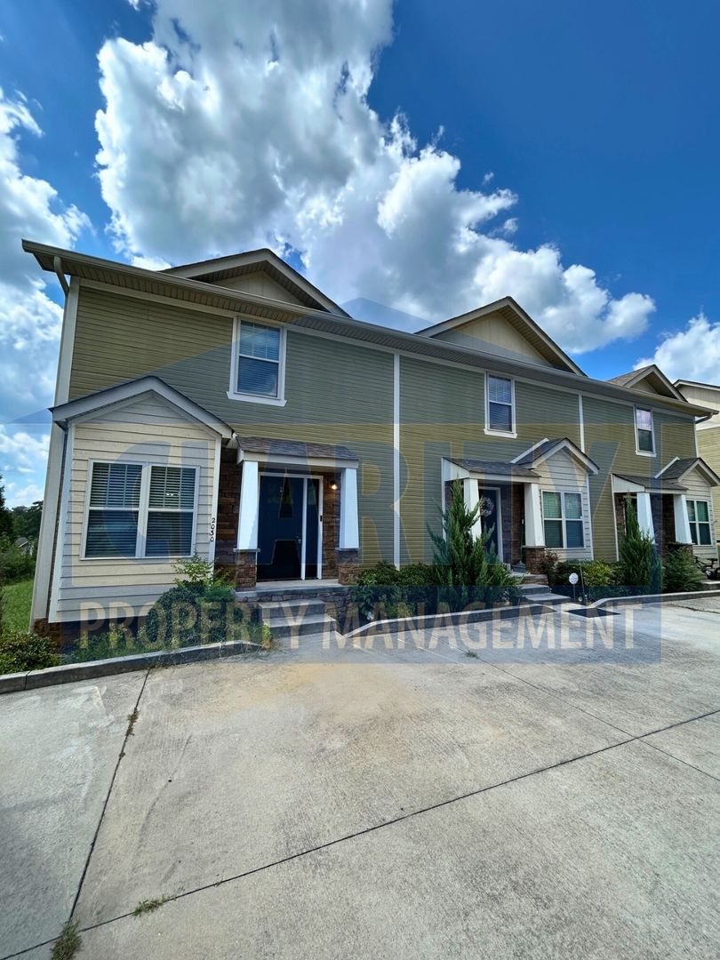 Cleveland House: 2030 Fletcher Rd NW