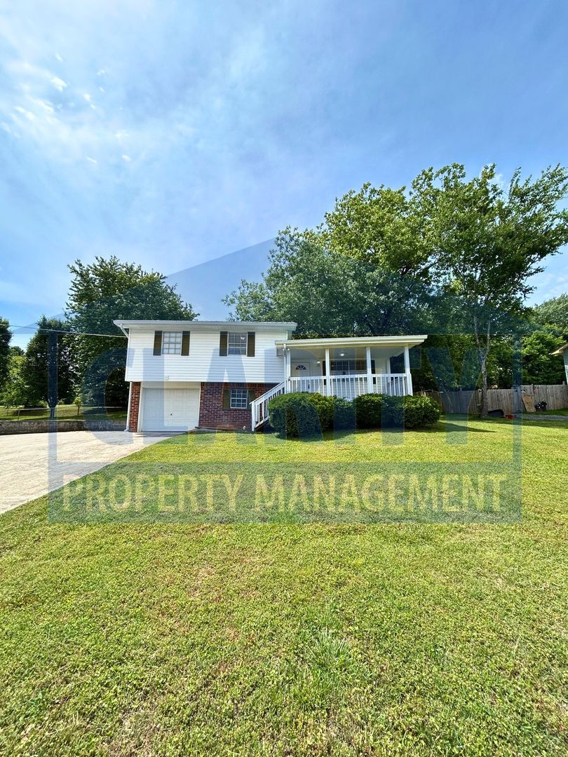 Cleveland House: 3891 Rolling Brook Cir