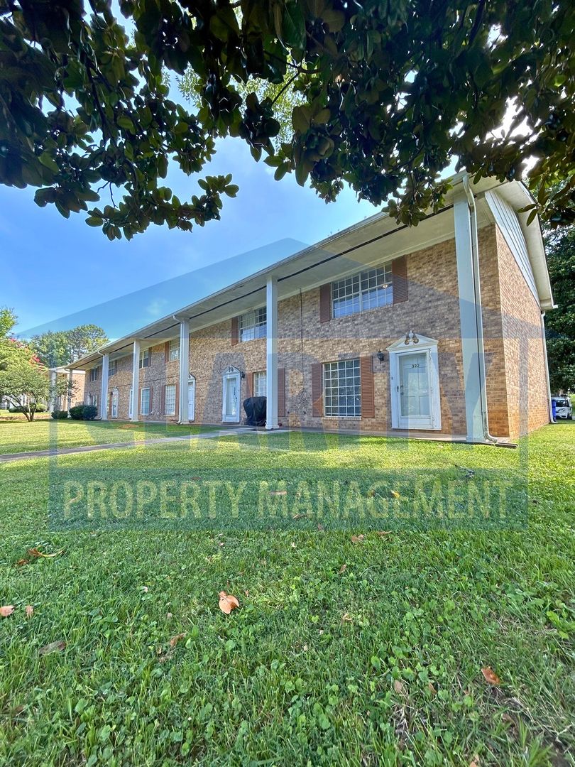 Cleveland House: 322 20th St