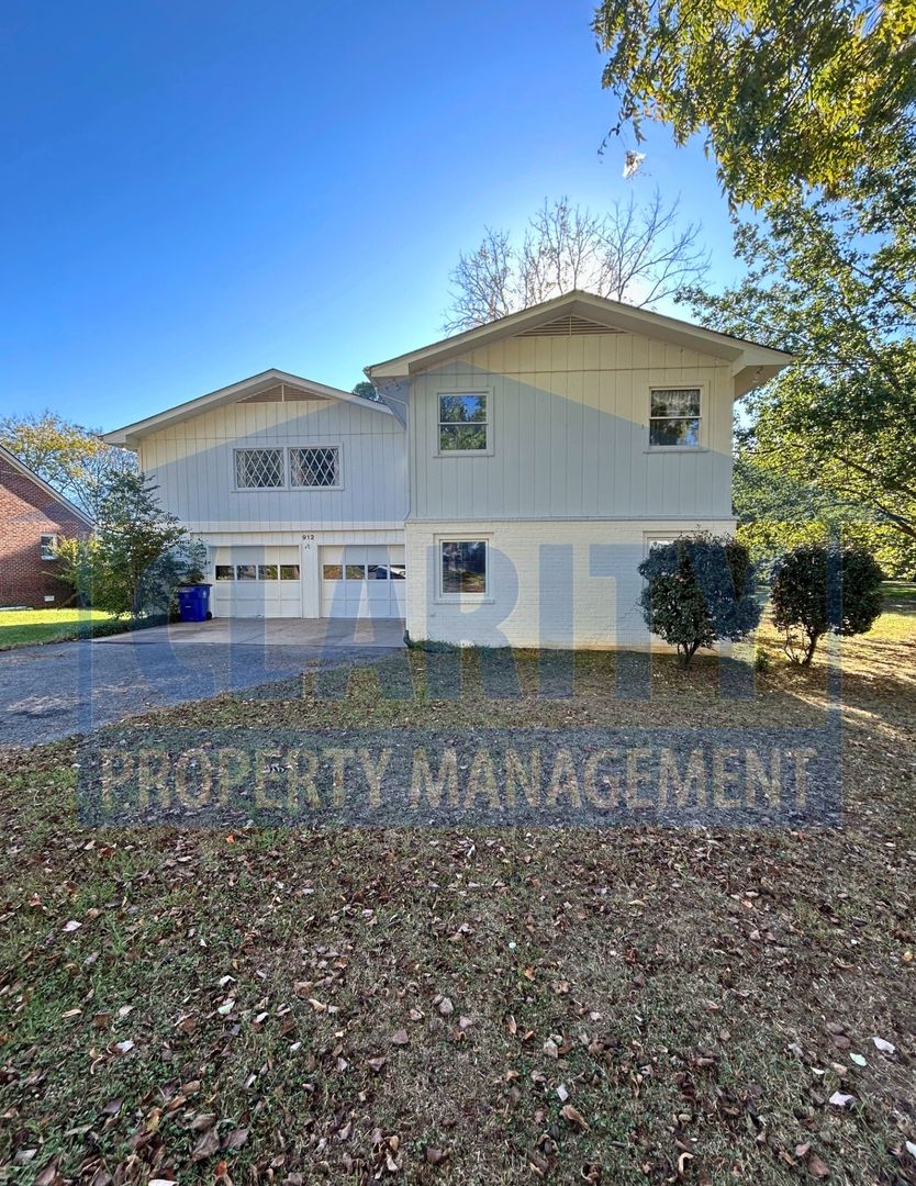 Cleveland House: 912 Fairmont Ave NW