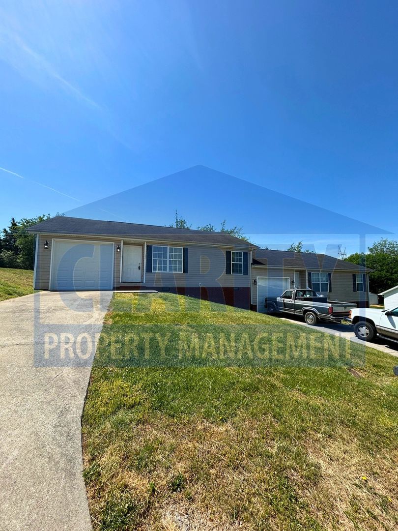 Cleveland Apartment: Ashley Court