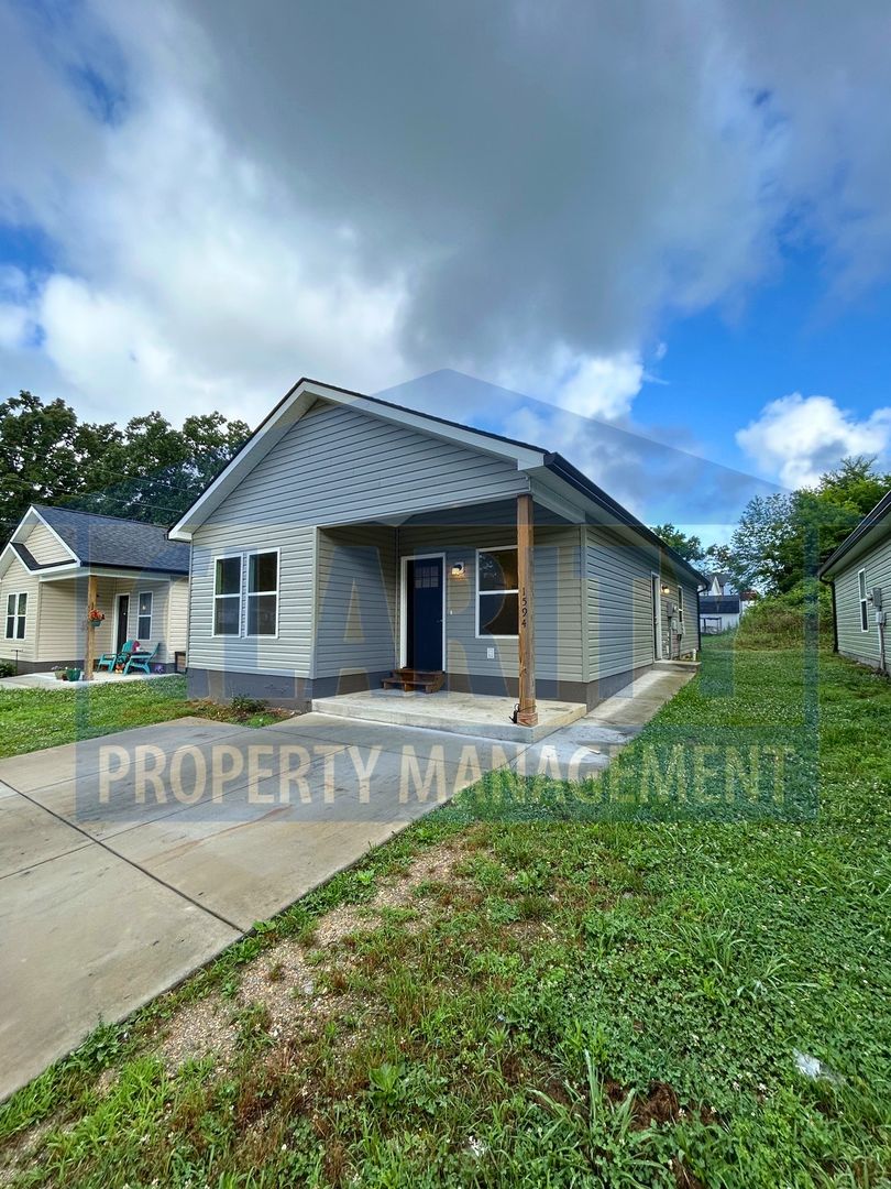 Cleveland House: 1594 Perry Street SE