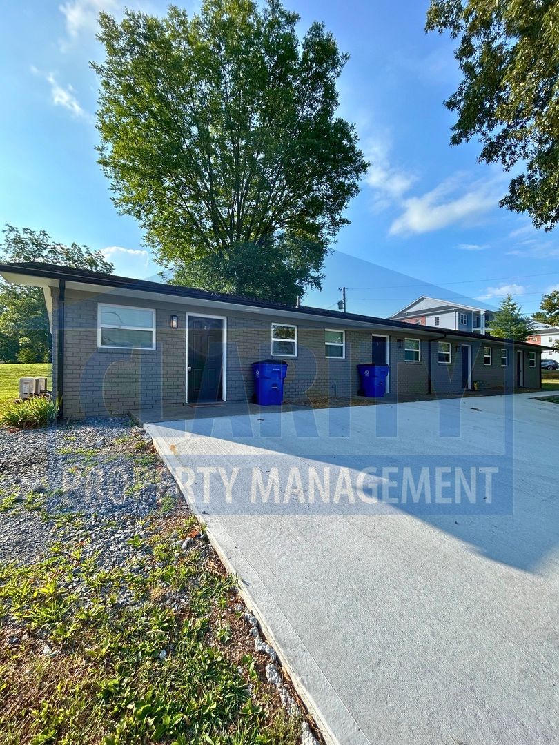 Cleveland Apartment: 1850 Greenwood Avenue NE
