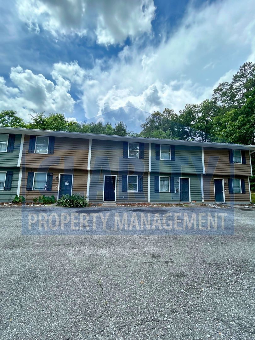 Cleveland House: 3009 Adkisson Dr
