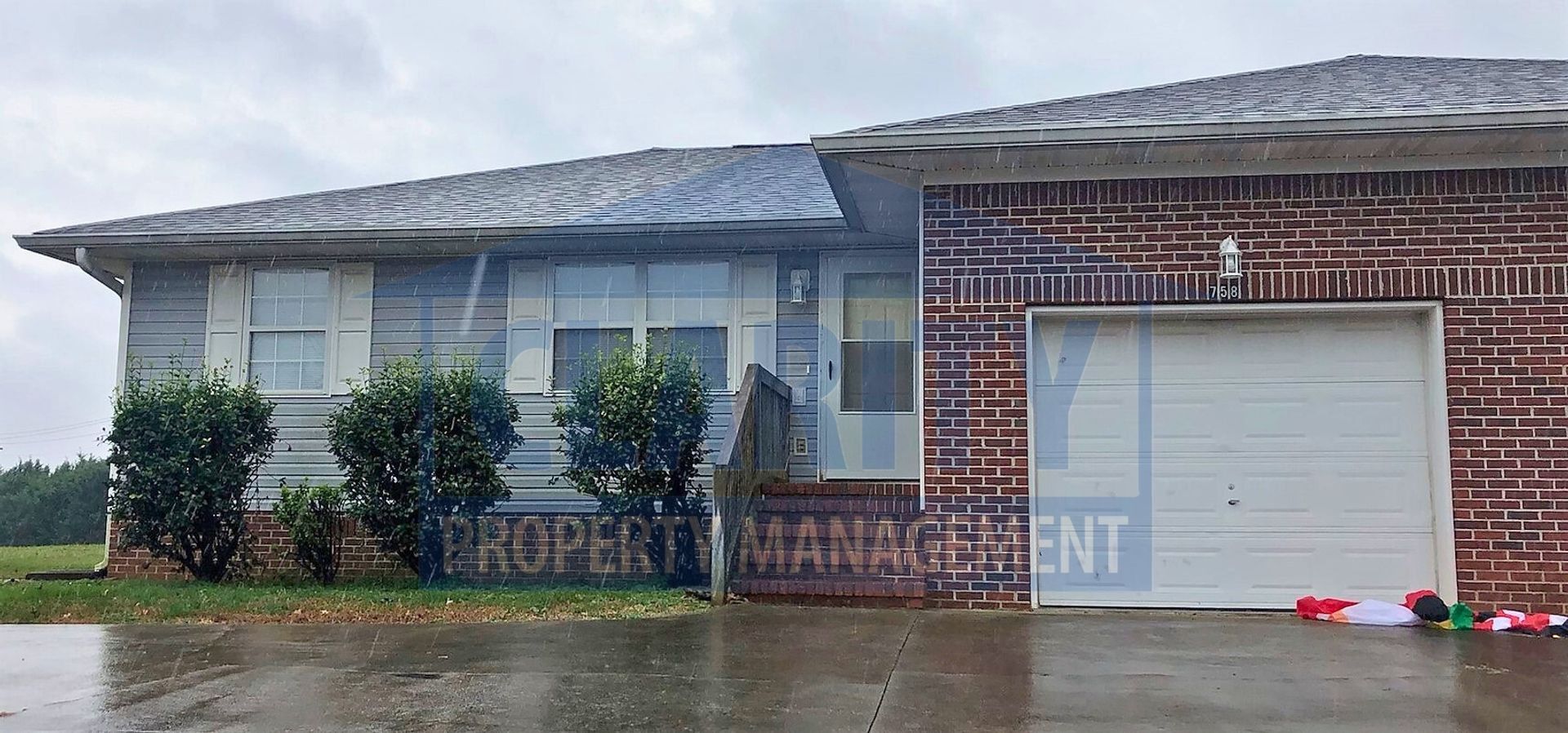 Cleveland Apartment: Urbane Rd NE