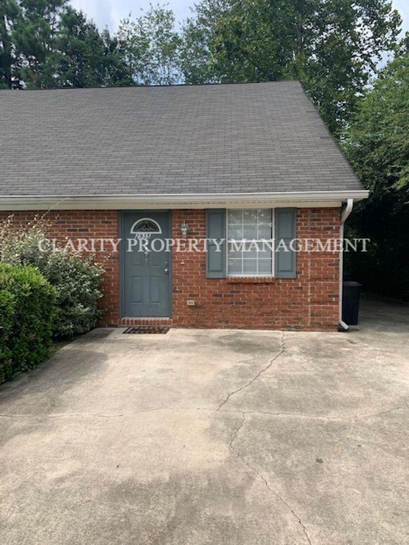 Cleveland House: 2935 Adkisson Dr