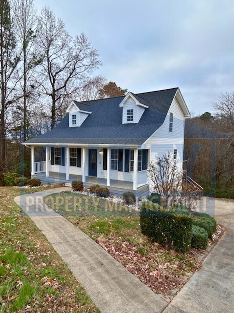 Cleveland House: 4007 Bates Pike SE