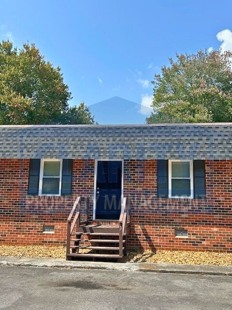 Cleveland Apartment: 615 Beech Circle NW