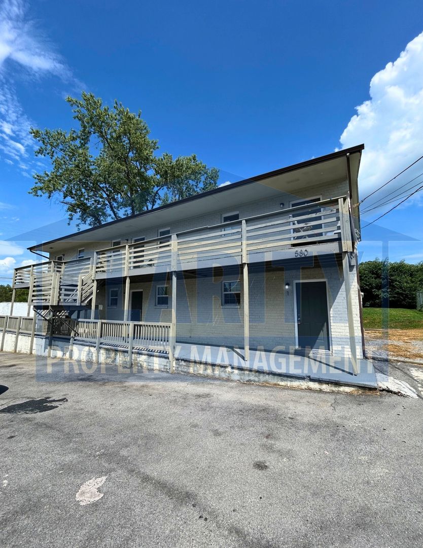 Cleveland Apartment: 580 Dooley St. NE