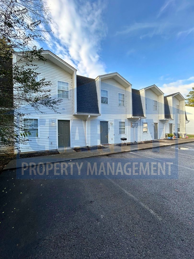 Cleveland Apartment: 2203 Old Harrison Pike