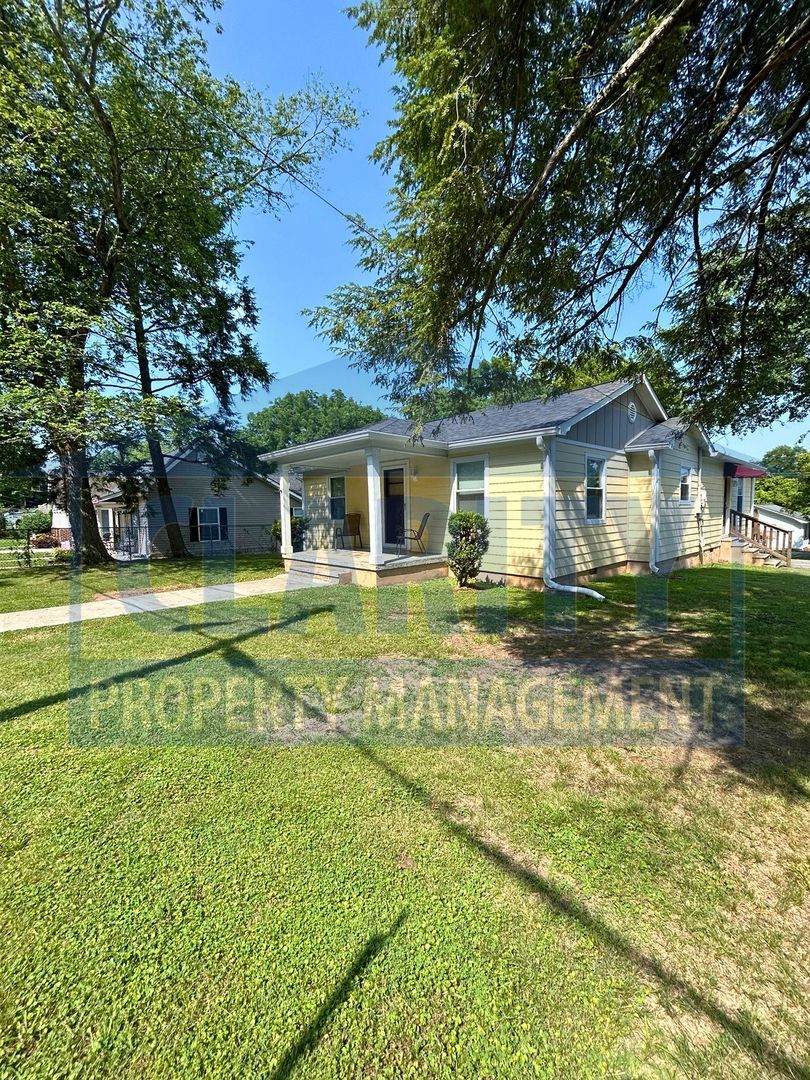 Cleveland House: ***883 Harle Ave NW