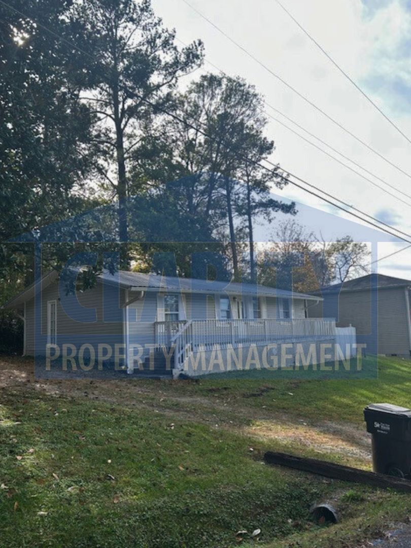 Cleveland House: 132 Heather Ln NW