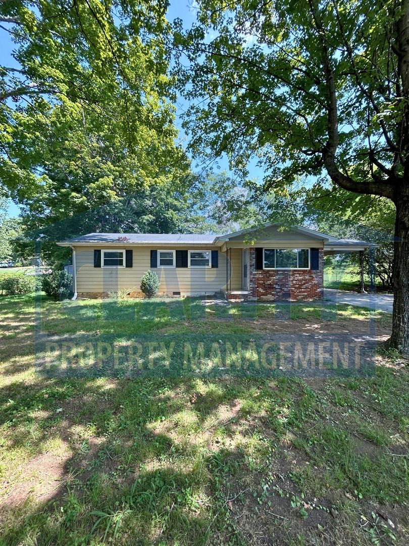 Cleveland House: 260 Royal Drive NW