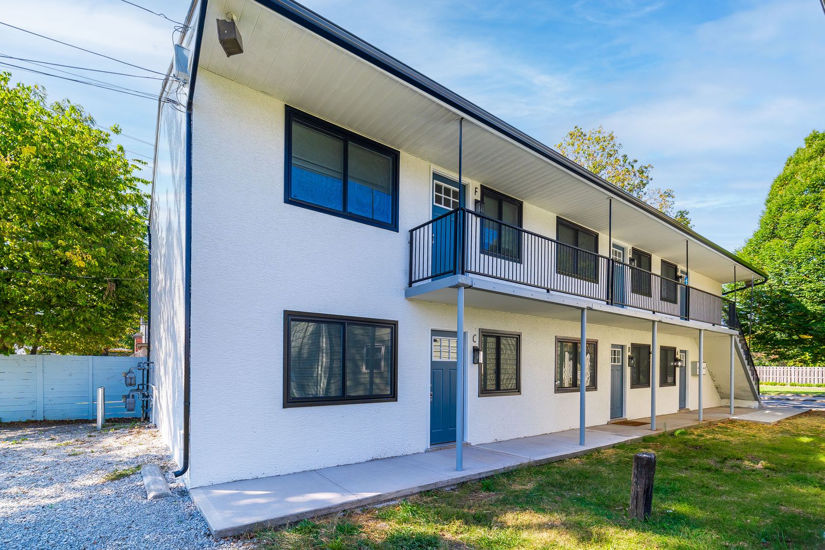 Columbus Apartment: 1075 Oak Street