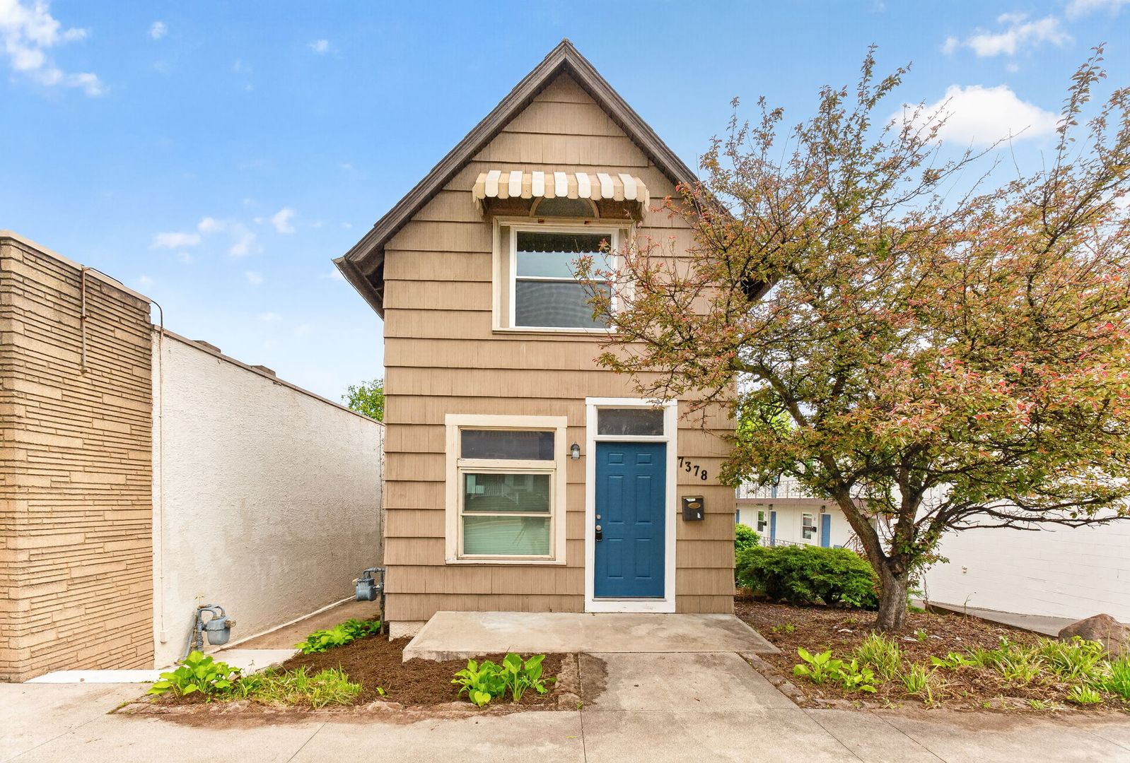 Reynoldsburg House: 7378 East Main Street