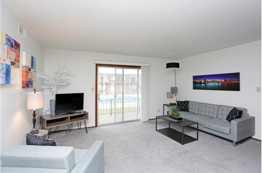 One Bedroom Apartment With Balcony At Top Rated Edgemont Park - Includes Pool Access – photo 1