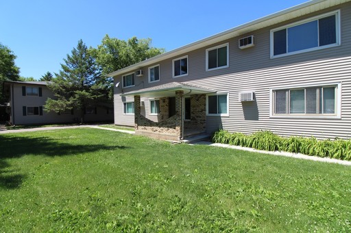 Huge Updated One Bedroom Apartment with Walk-in Closet - Unbeatable Location – photo 1