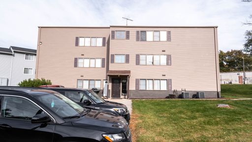 2 Bedroom in Quiet Location off of West 4th St in SW Waterloo – photo 1