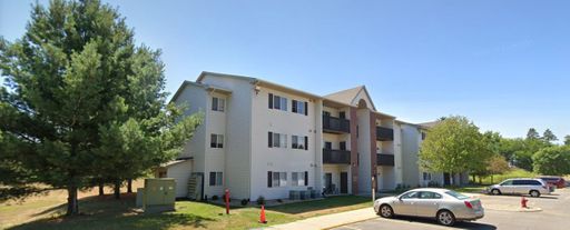 Prime Waterloo Living: 2-Bedroom / 1-Bath Apartment with Great Amenities! – photo 1
