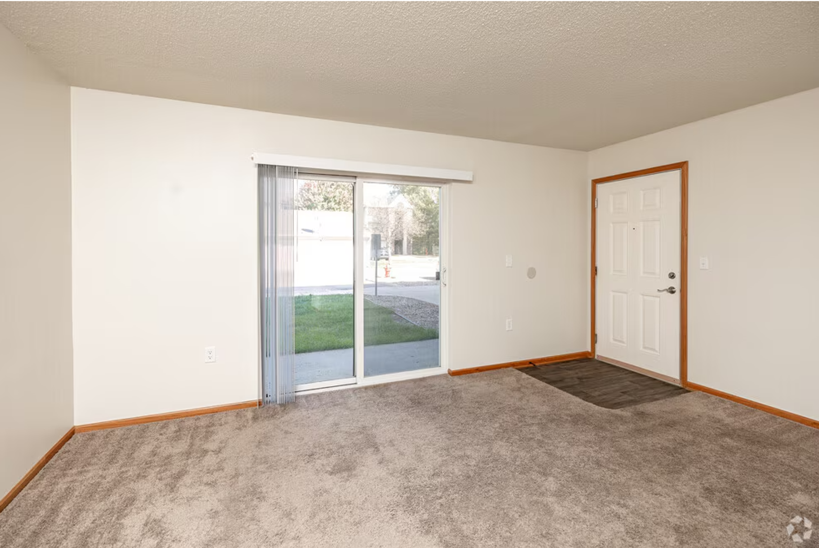 Waterloo Apartment: 3855 Pineview Place