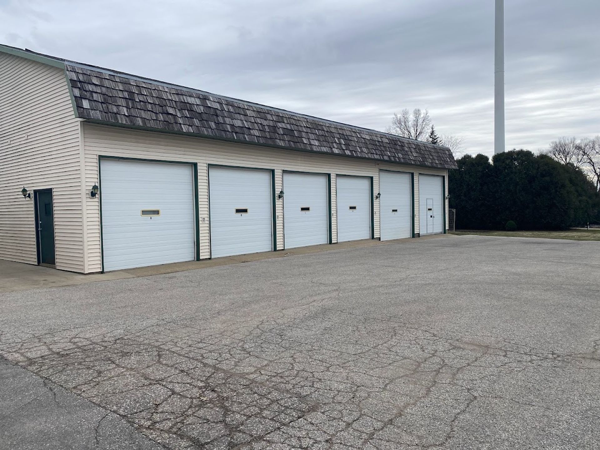 3322 Tropic Lane, Waterloo, IA 50702