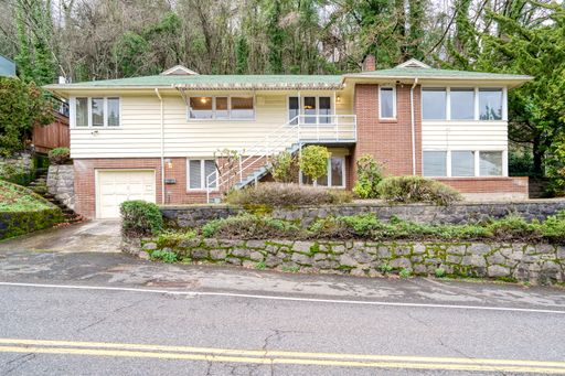 Charming 1940's Home with Stunning Mt. Hood Views – photo 1
