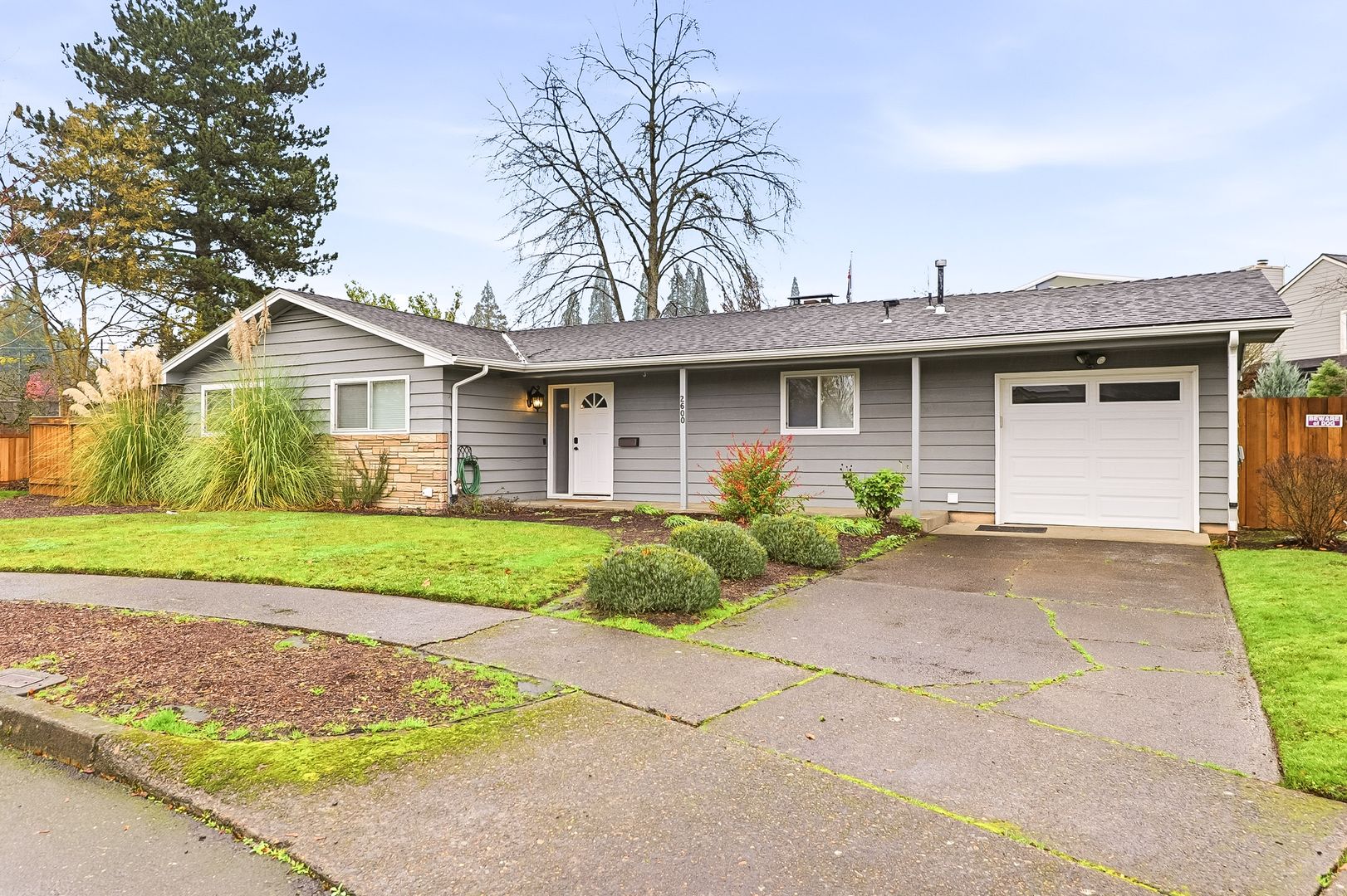 Beaverton House: 2600 SW 121st Place