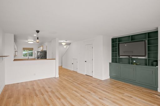 2 Bed/1.5 Townhome in West Linn w/ Garage
