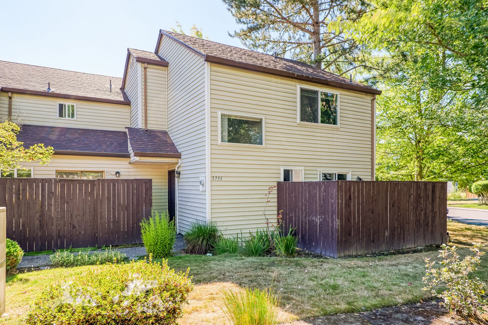 Beaverton Townhome: 5751 SW 204th Place