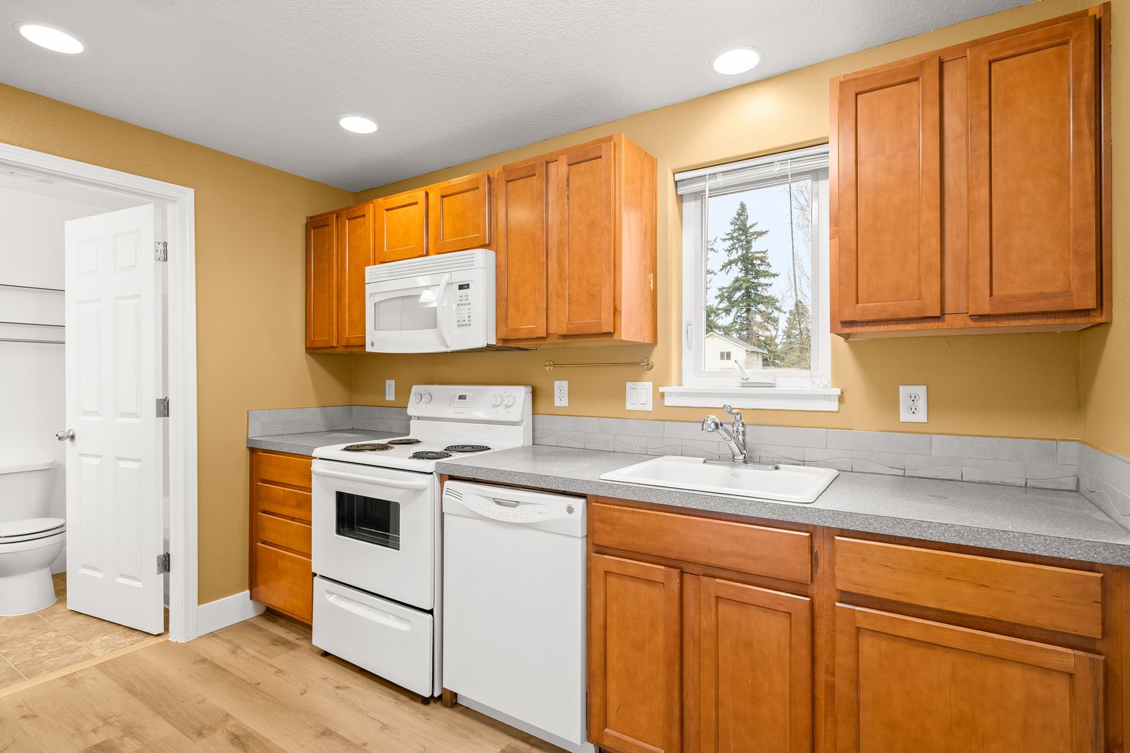 Portland Condo: 136 SE 119th Ave