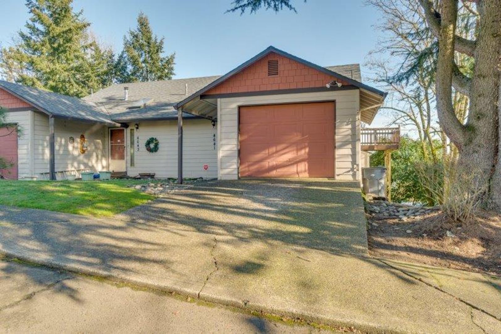 West Linn House: 4641 Pine St