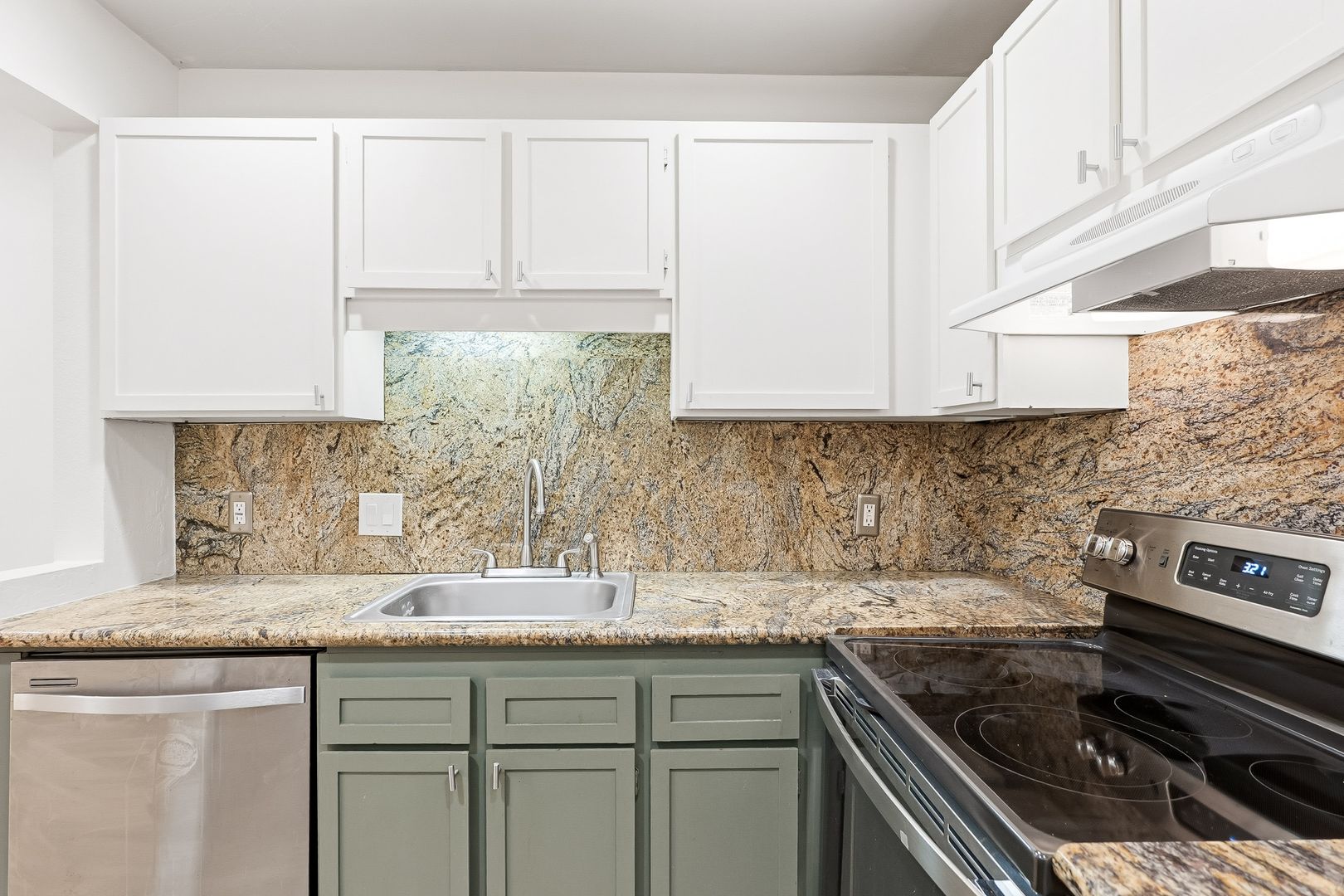 Lake Oswego Condo: 125 Oswego Summit