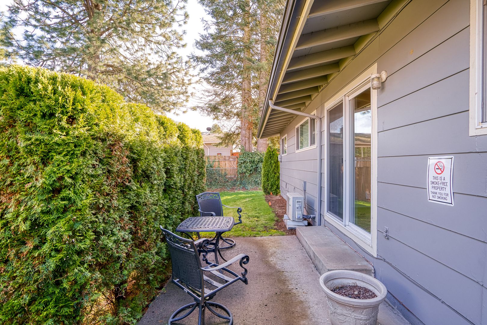 Gresham House: 830 NW Division Street
