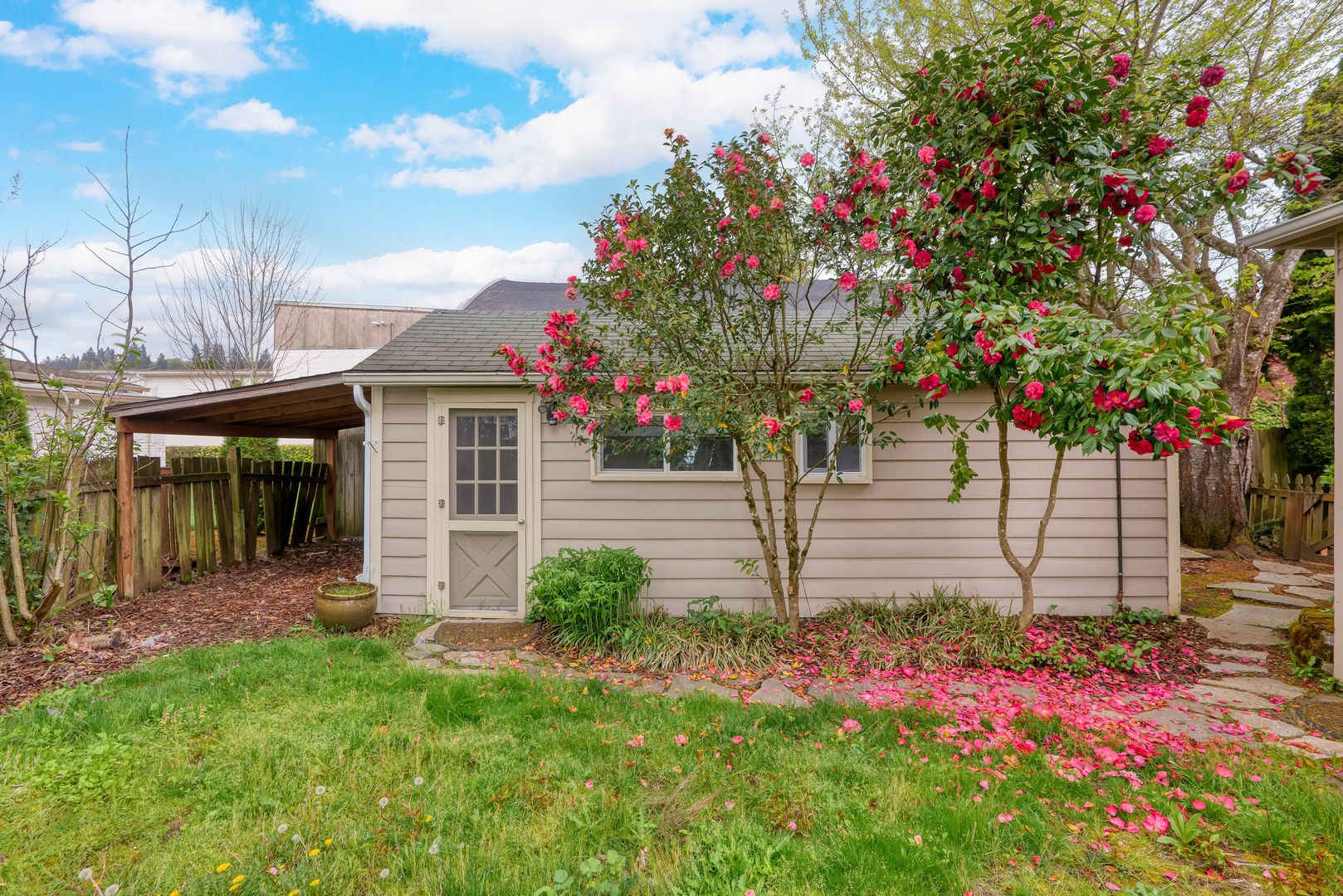 West Linn House: 1741 8th Ave # B