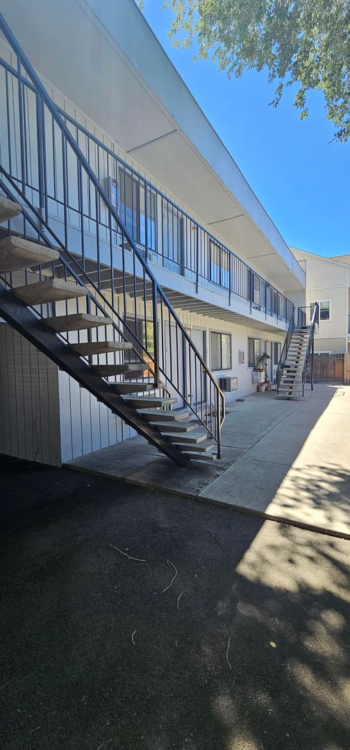 Reno Apartment: 260 Linden st