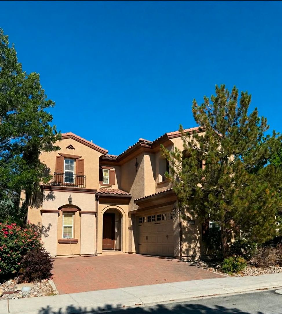 Reno House: 10850 Serratina Dr