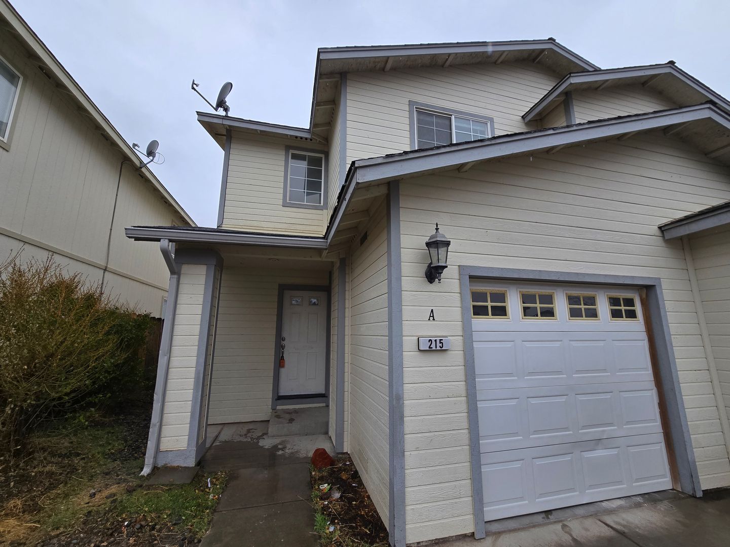 Dayton Townhome: 215 Meadowood Court #A