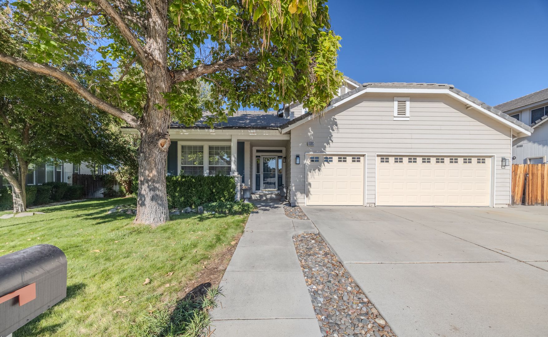 Welcome to this STUNNING 4-bedroom, 2.5-bathroom home located in the desirable Vistas Community of Sparks, NV. 