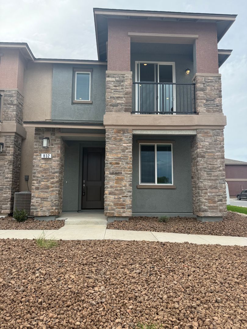 Carson City Townhome: 832 Villa St