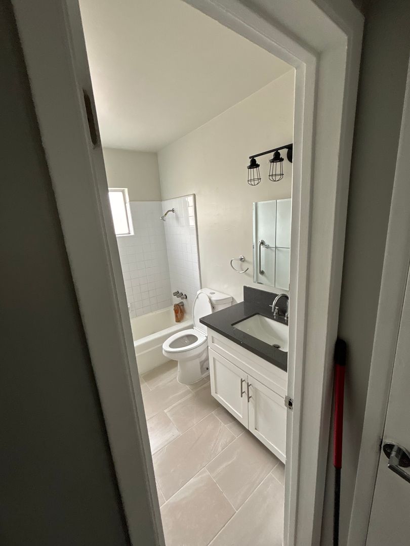 Baldwin Park Apartment: 14521 Clark St