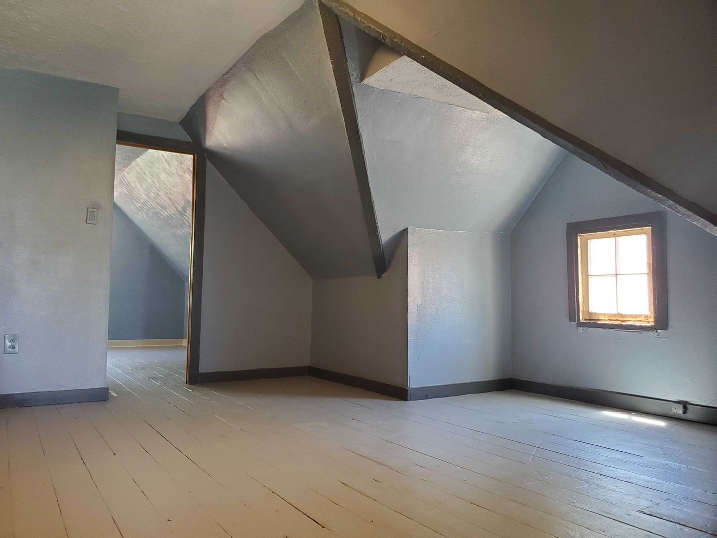 Cleveland Apartment: 1910 Corning