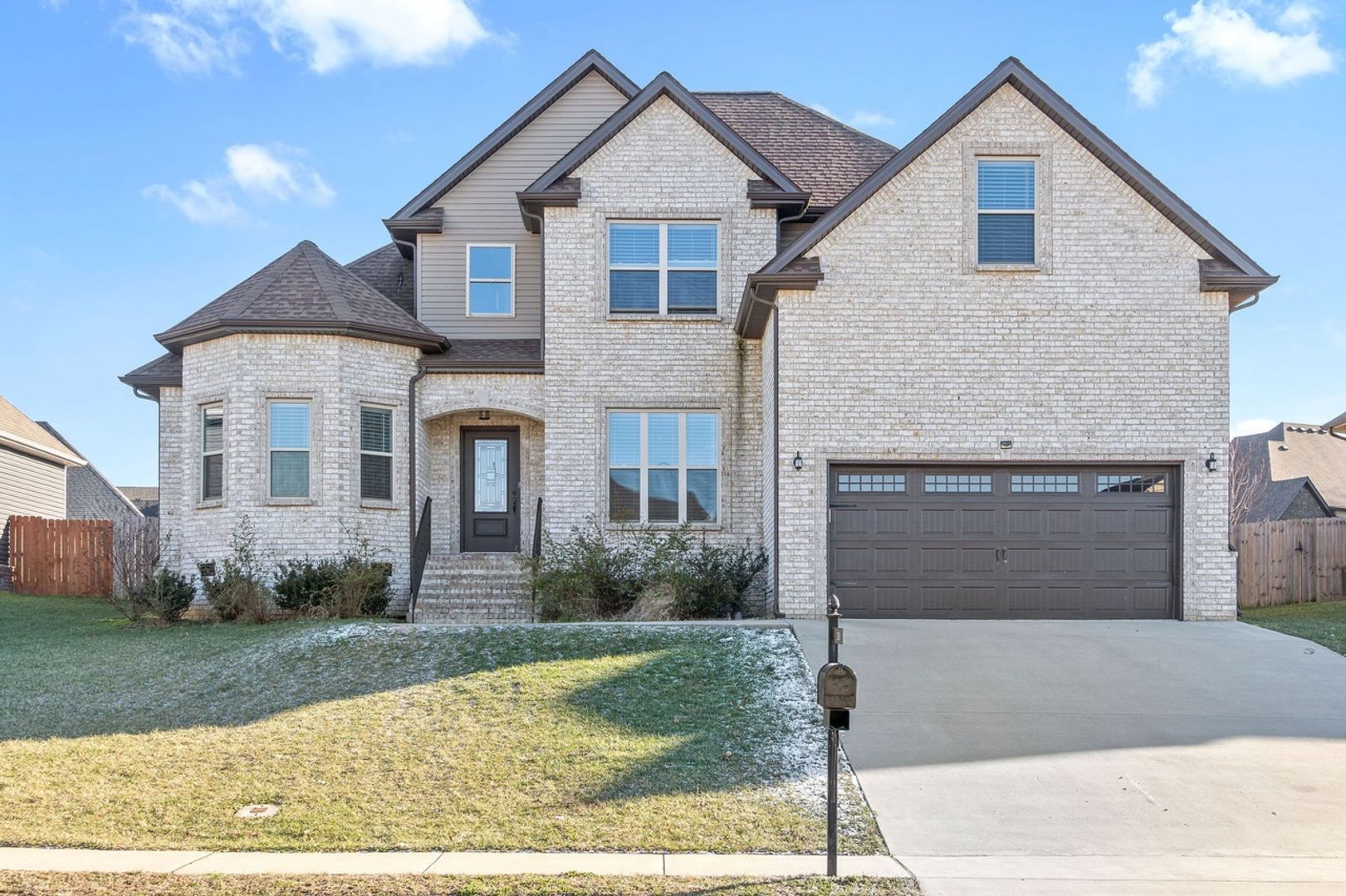 Clarksville House: 520 Larkspur Drive